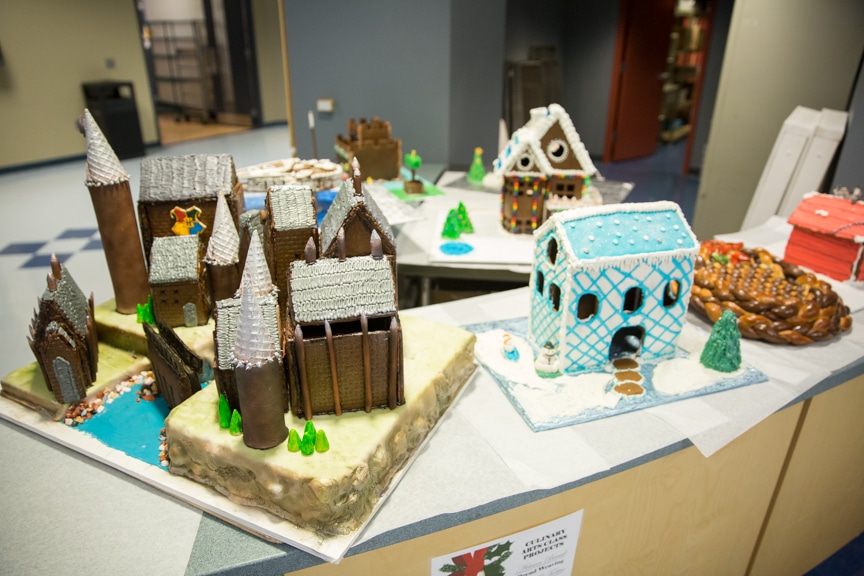 culinary-gingerbread-houses-december-2016-web-1