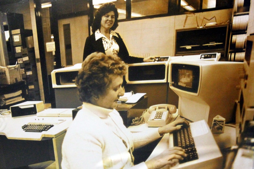 Retro photo of computer class at Moraine Park.