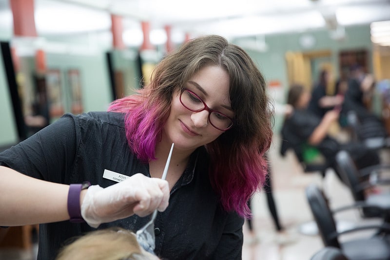 Cosmetology student at Moraine Park works in salon
